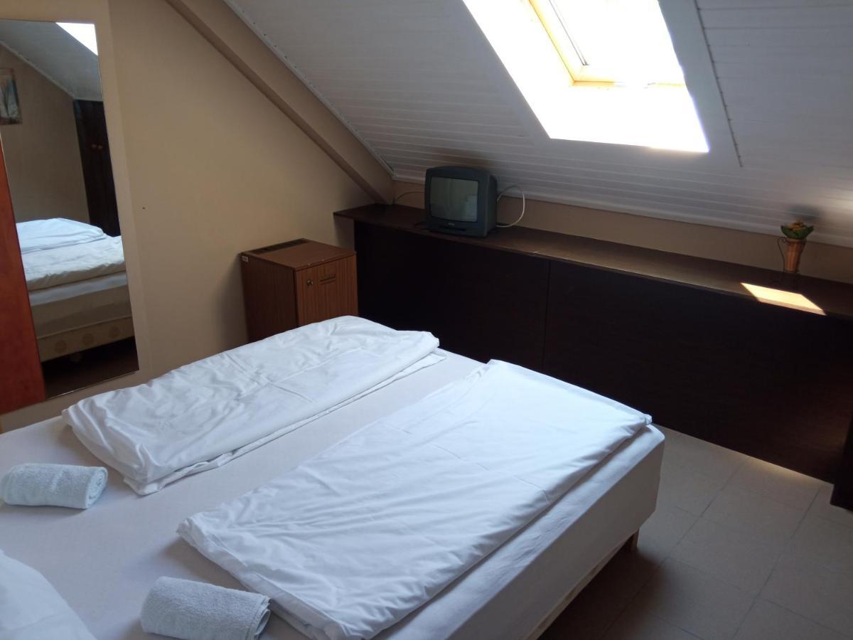 Retro Hotel Merid Zamárdi エクステリア 写真